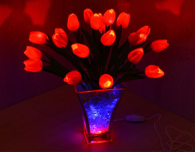 Красивая светодиодная лампа с цветами своими руками
