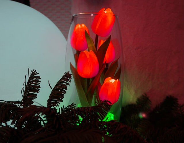 Купить светильник-ночник красные светодиодные тюльпаны в вазе с подсветкой ✨ LED Forms