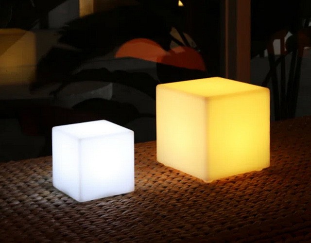 Купить настольный пластиковый беспроводной RGB светильник LED куб 30 см с аккумулятором ✨ LED Forms