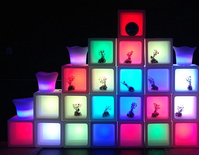Купить светящиеся квадратные витрины для проведения презентаций в интернет-магазине ✨ LED Forms