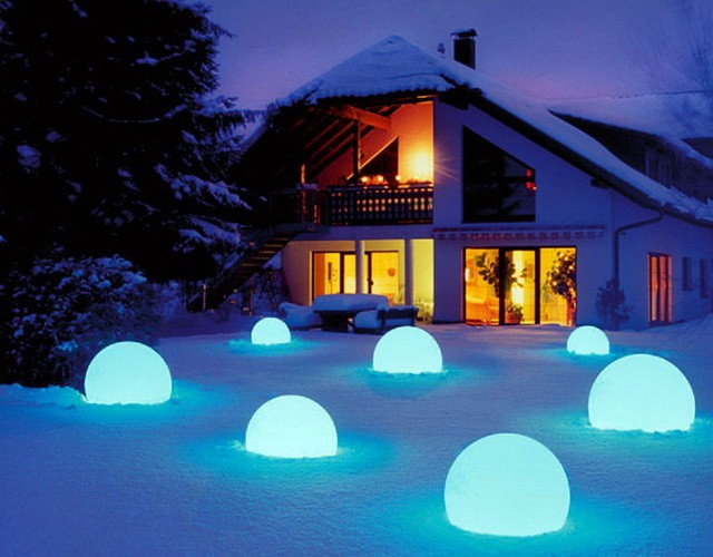 Купить уличный светодиодный светильник Шар для зимней подсветки в загородном доме ✨ LED Forms