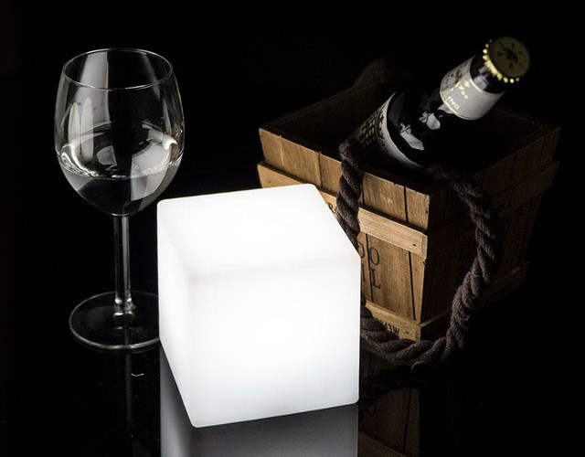 Купить настольный светильник LED куб 20 см с небьющимся корпусом в интернет-магазине ✨ LED Forms
