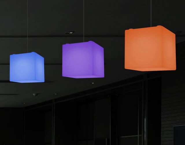 Купить подвесной светящийся LED куб 50 см с разноцветной RGB подсветкой и пультом ДУ ✨ LED Forms
