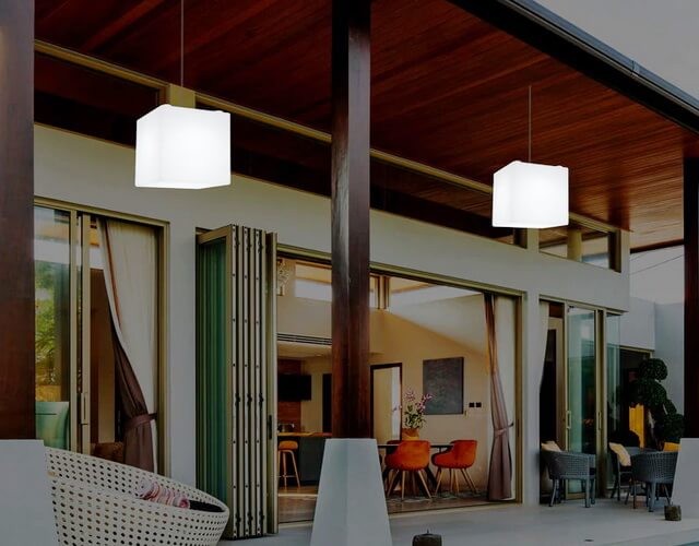 Купить влагозащищённые подвесные светильники LED кубы 40 см для террасы или веранды ✨ LED Forms