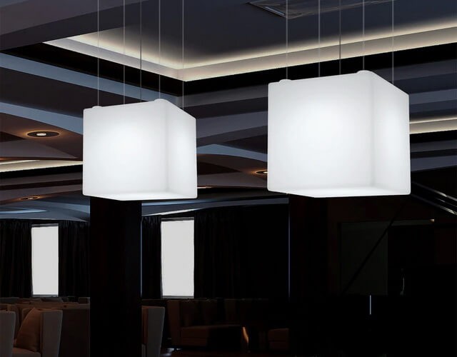 Купить подвесной световой LED куб 60 см из небьющегося пластика в интернет магазине ✨ LED Forms
