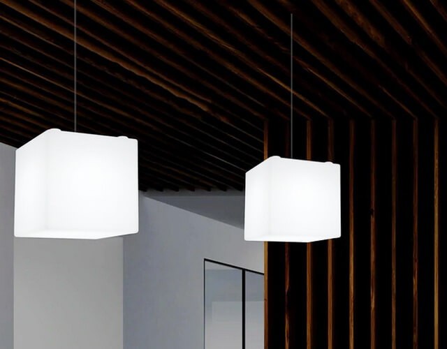 Купить подвесной световой LED куб 40 см из ударопрочного пластика в интернет магазине ✨ LED Forms