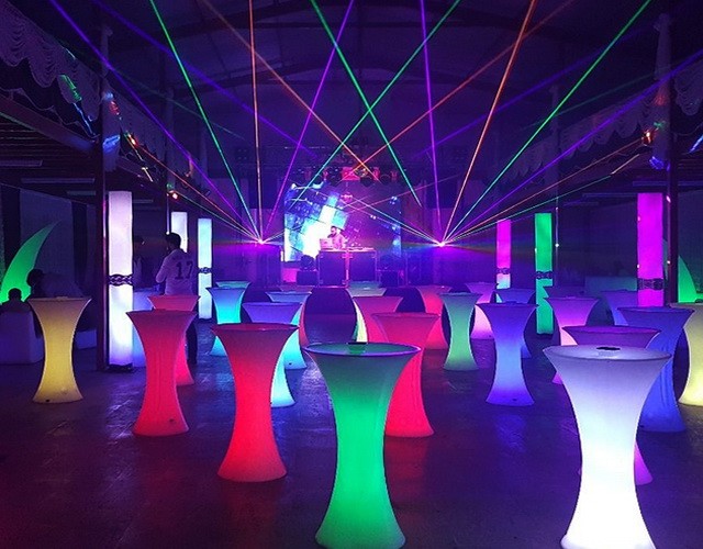 Купить светящиеся RGB пластиковые барные столы для мероприятий в клубах и ресторанах ✨ LED Forms