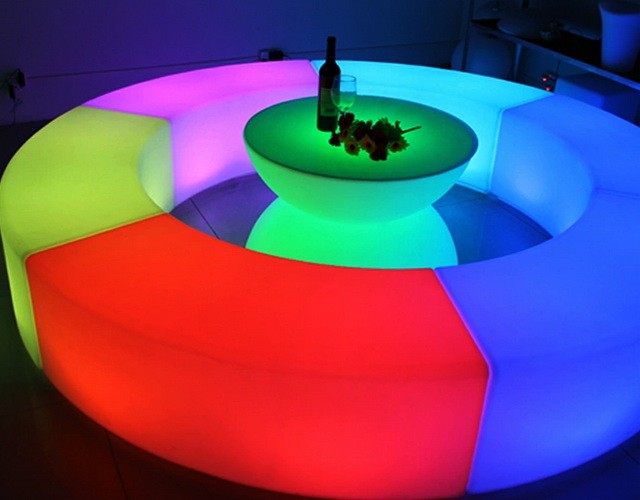 Купить световые скамейки полукруг со светодиодной RGB подсветкой оптом с доставкой по Москве и России ✨ LED Forms