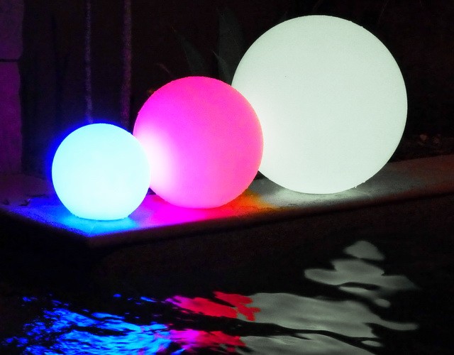 Купить разноцветные светящиеся РГБ светильники шары для бассейна в интернет-магазине ✨ LED Forms