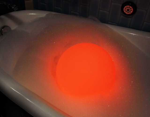 Купить светодиодные водонепроницаемые RGB шары с влагозащитой IP68 для ванной комнаты ✨ LED Forms