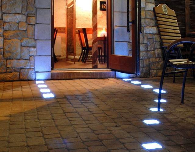 Купить светодиодную тротуарную брусчатку IP68 для освещения в загородном доме в интернет-магазине ✨ LED Forms
