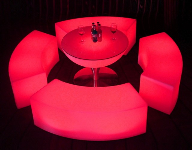 Купить светящиеся полукруглые скамейки и световые столы со светодиодной подсветкой ✨ LED Forms