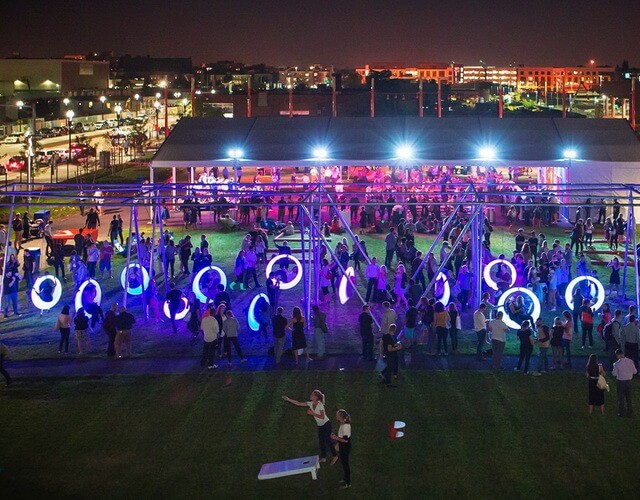 Купить световые качели Кольцо для оформления городского парка развлечений ✨ LED Forms