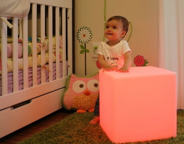 Купить напольный беспроводной светильник Куб с разноцветным RGB свечением для детской комнаты ✨ LED Forms