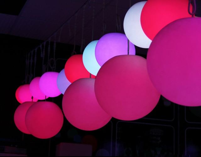 Купить подвесные светильники-шары 30 см с разноцветной RGB подсветкой ✨ LED Forms