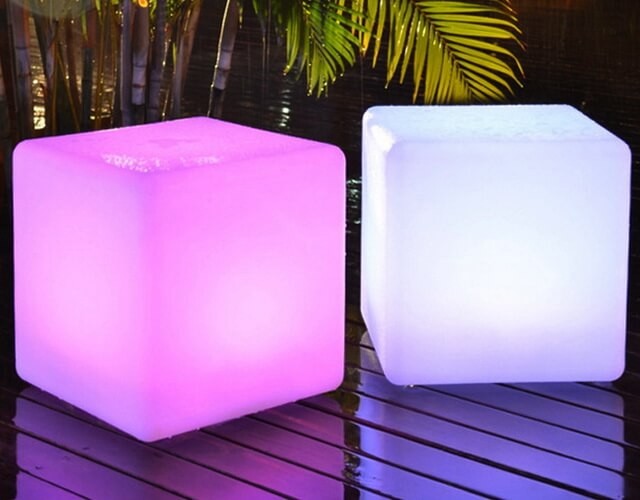 Купить уличные разноцветные светящиеся LED RGB кубы 40 см из антивандального пластика ✨ LED Forms